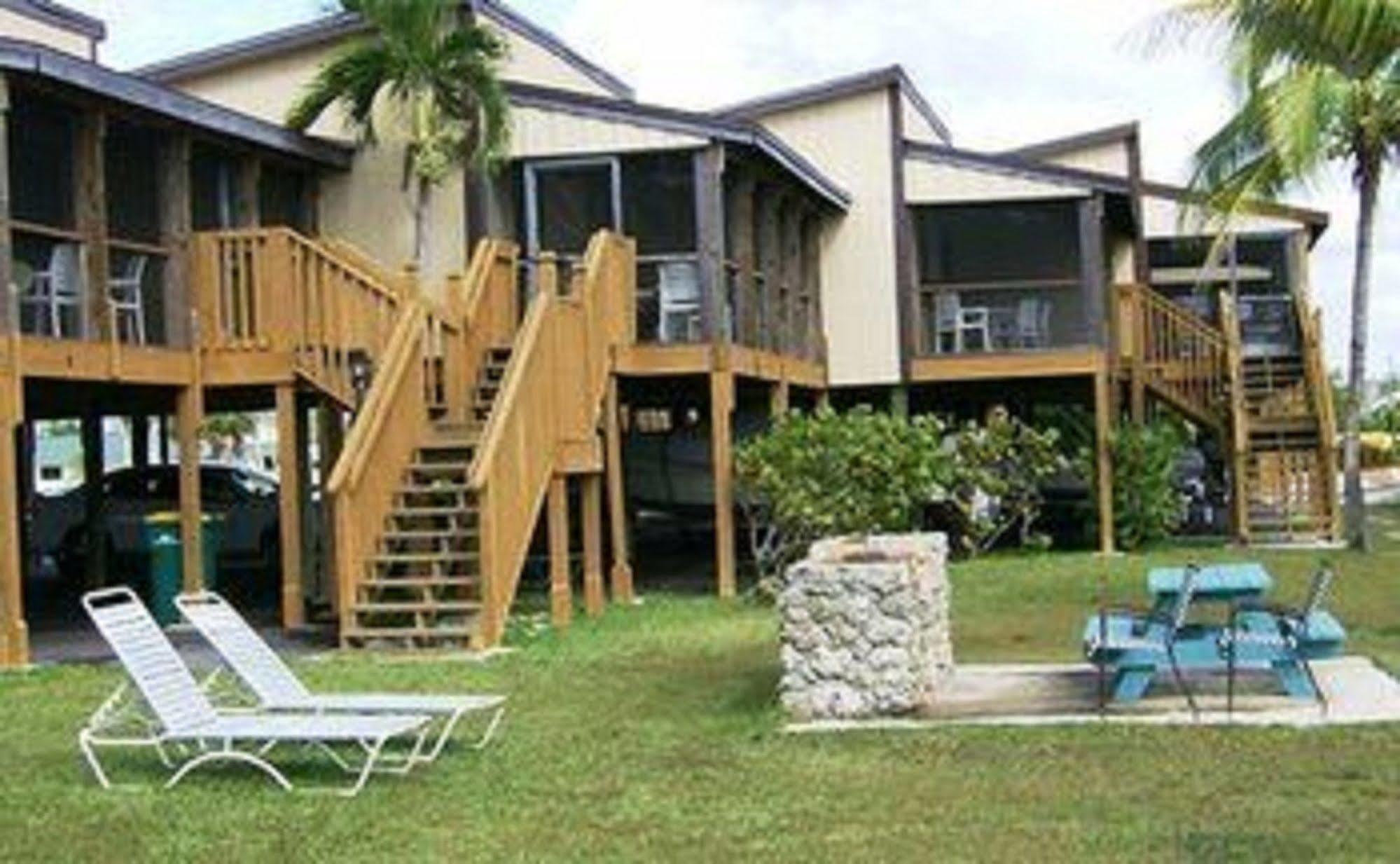 River Wilderness Waterfront Cabins إيفرغليدز سيتي المظهر الخارجي الصورة